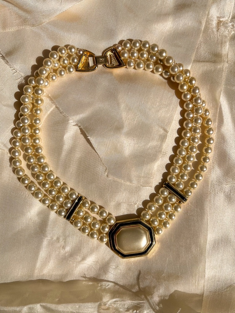 Stunning Vintage 1980s Triple-Strand Pearl Collar Necklace